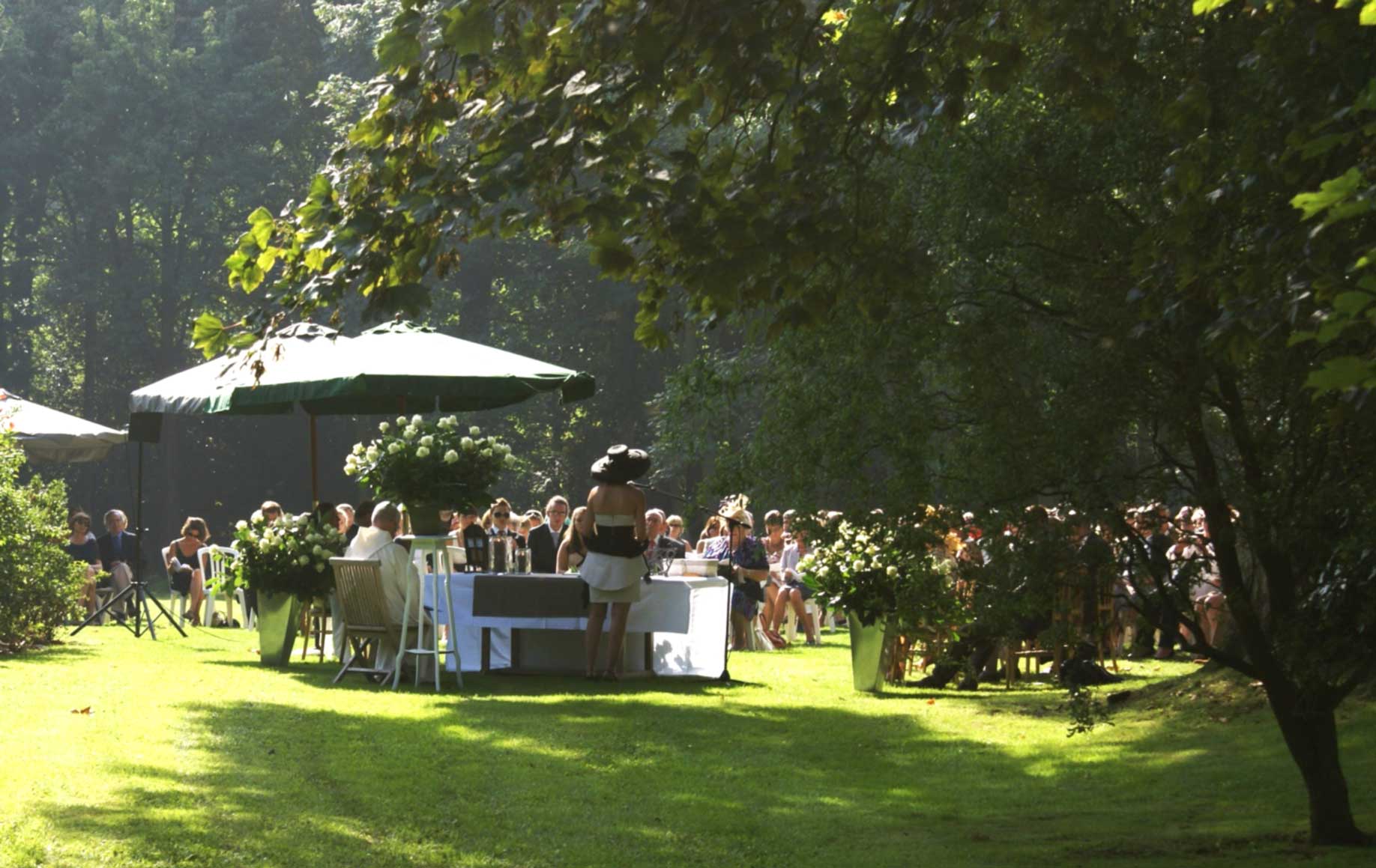 Cérémonie dans le parc